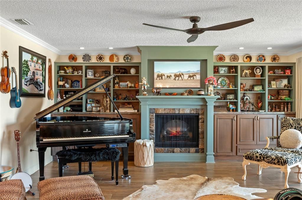 En Venta: $699,000 (3 camas, 3 baños, 1921 Pies cuadrados)