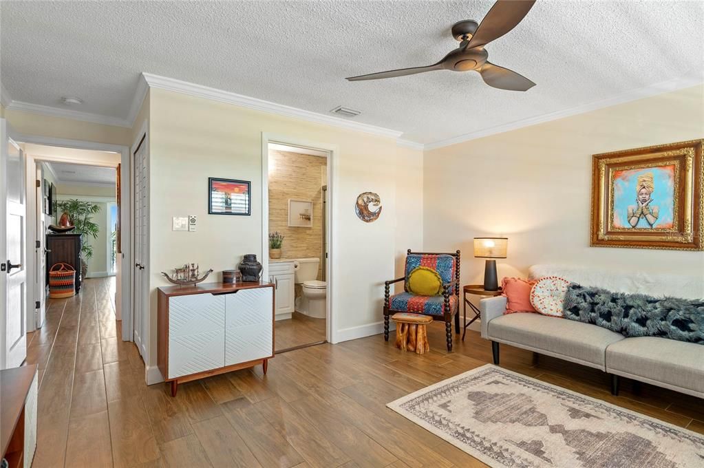 En Venta: $699,000 (3 camas, 3 baños, 1921 Pies cuadrados)