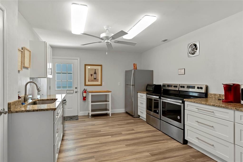 En Venta: $699,000 (3 camas, 3 baños, 1921 Pies cuadrados)