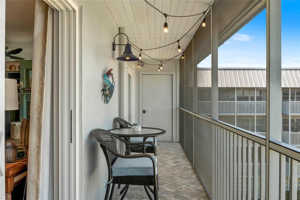 En Venta: $699,000 (3 camas, 3 baños, 1921 Pies cuadrados)