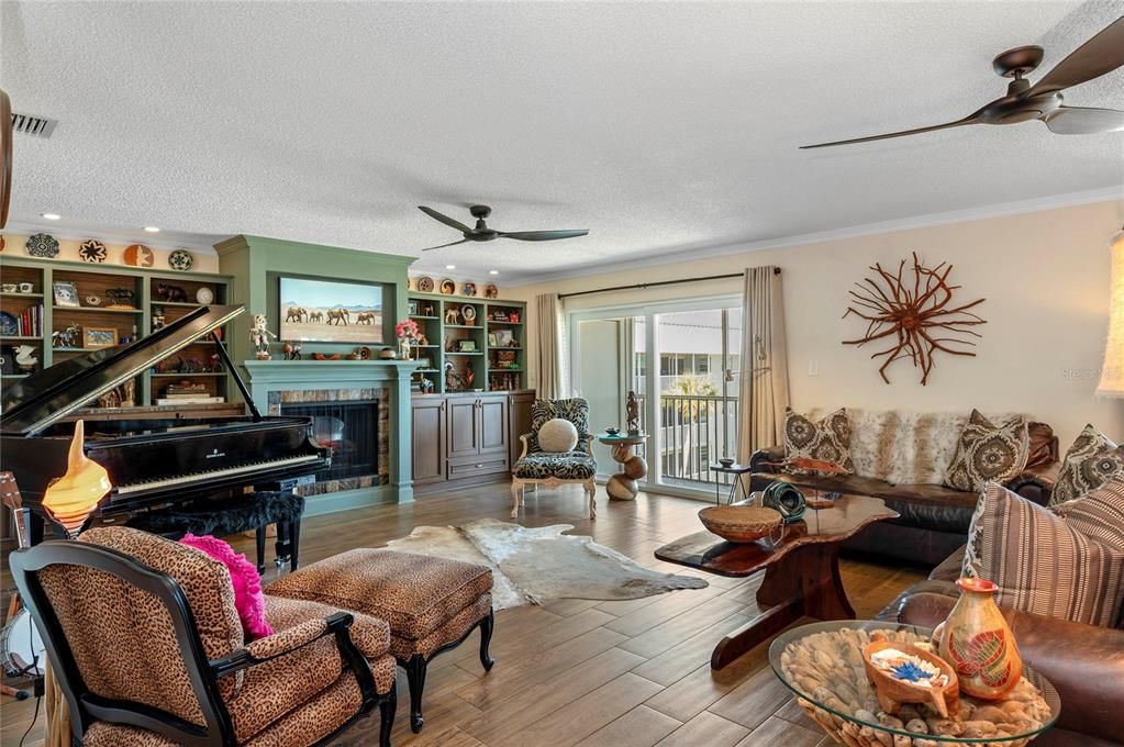 En Venta: $699,000 (3 camas, 3 baños, 1921 Pies cuadrados)