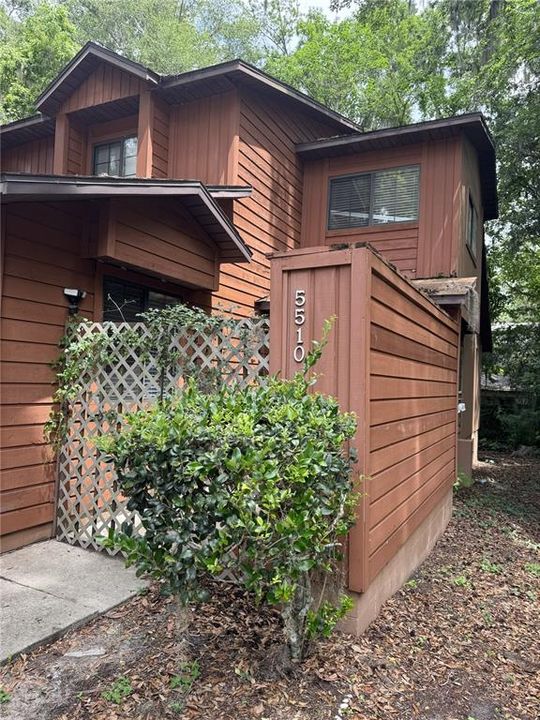 Active With Contract: $195,000 (2 beds, 2 baths, 1106 Square Feet)