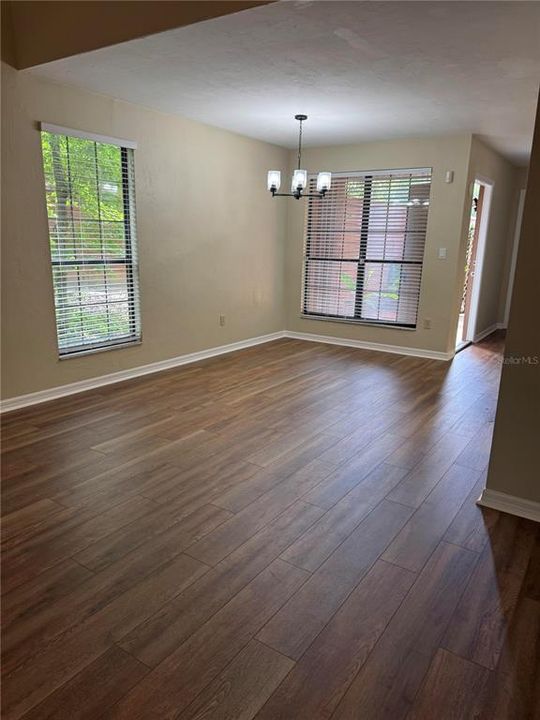 Active With Contract: $195,000 (2 beds, 2 baths, 1106 Square Feet)