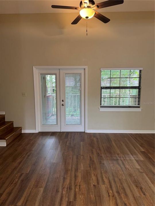 Active With Contract: $195,000 (2 beds, 2 baths, 1106 Square Feet)