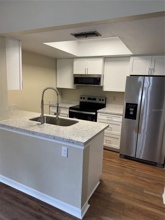 Active With Contract: $195,000 (2 beds, 2 baths, 1106 Square Feet)