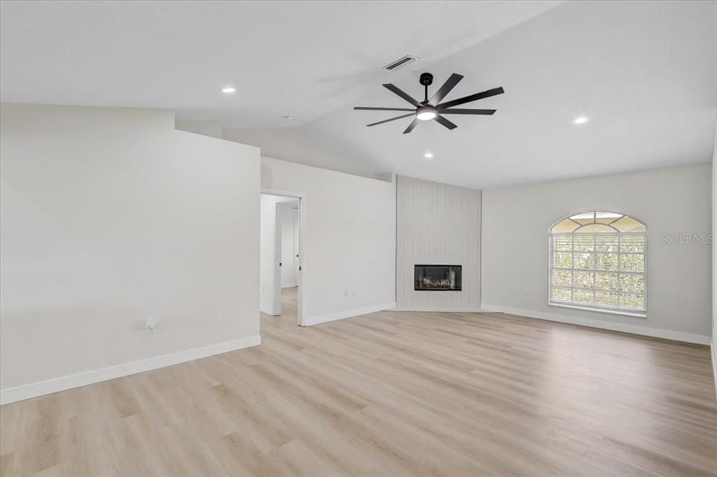 For Sale: $479,900 (3 beds, 2 baths, 2010 Square Feet)