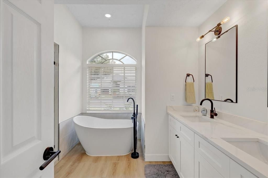 For Sale: $479,900 (3 beds, 2 baths, 2010 Square Feet)
