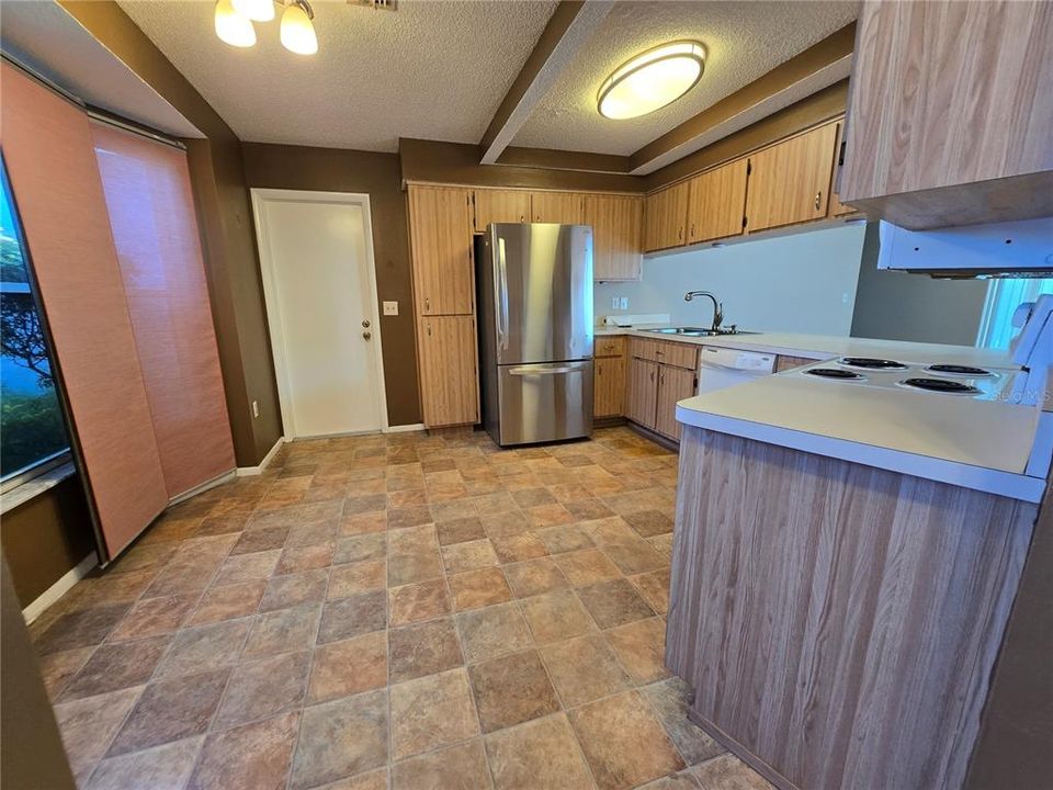 На продажу: $304,990 (3 спален, 2 ванн, 1435 Квадратных фут)