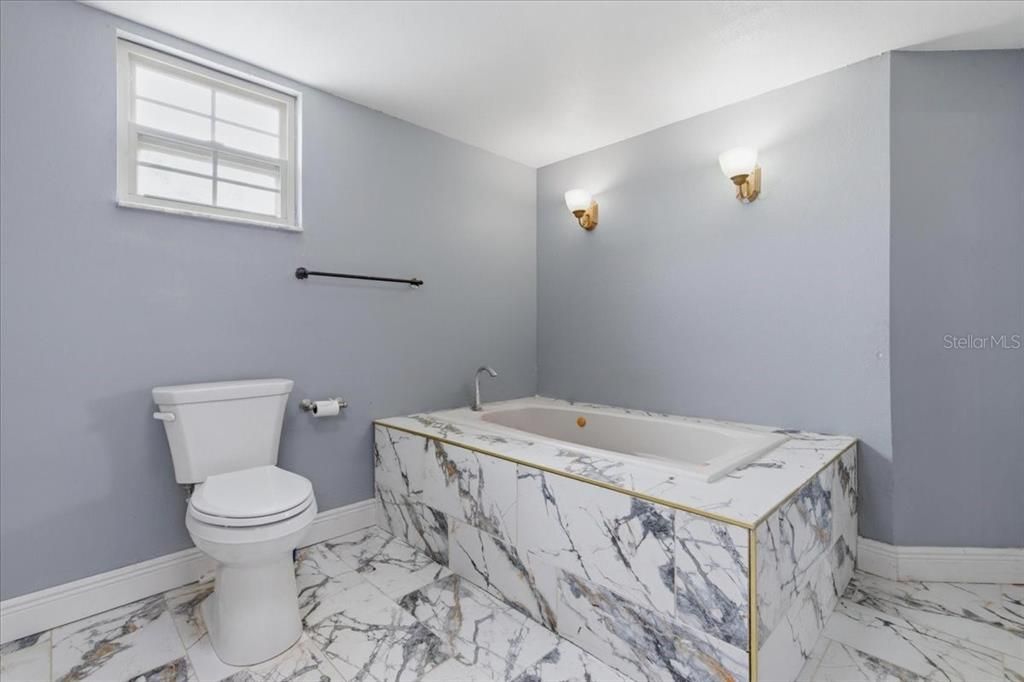 For Sale: $430,000 (3 beds, 2 baths, 1692 Square Feet)