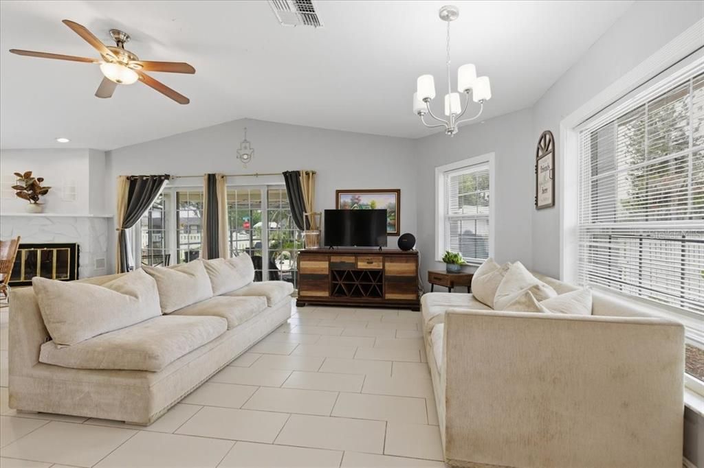 For Sale: $430,000 (3 beds, 2 baths, 1692 Square Feet)
