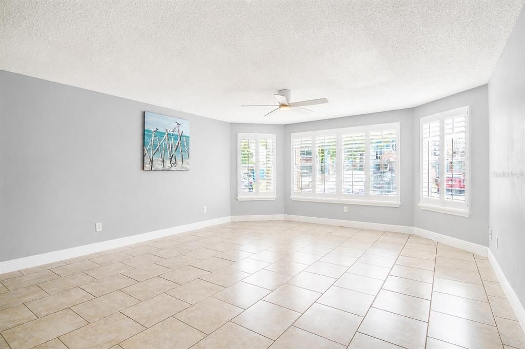 For Rent: $1,900 (3 beds, 2 baths, 1287 Square Feet)