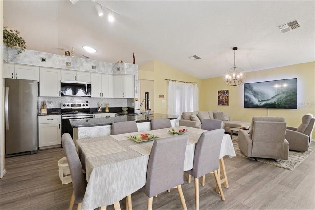 For Sale: $268,000 (2 beds, 2 baths, 1820 Square Feet)