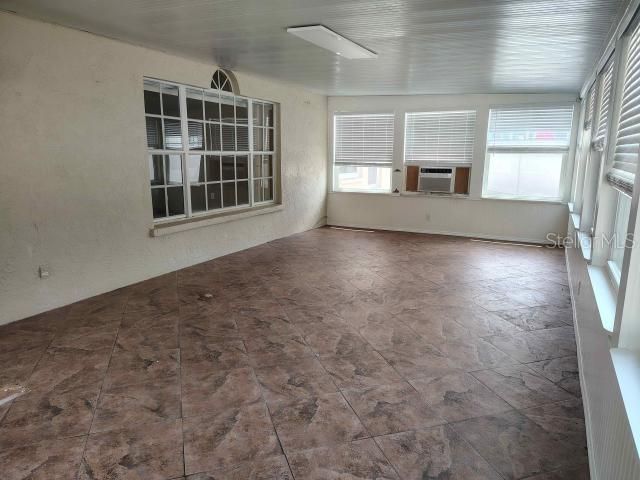 For Sale: $348,500 (3 beds, 2 baths, 1556 Square Feet)