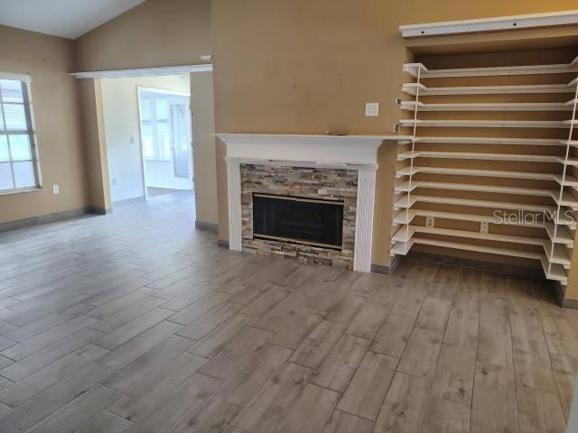 For Sale: $348,500 (3 beds, 2 baths, 1556 Square Feet)