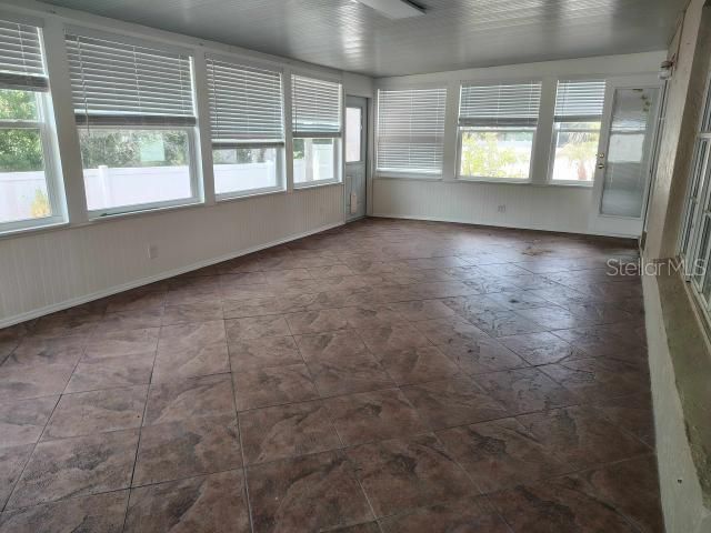 For Sale: $348,500 (3 beds, 2 baths, 1556 Square Feet)