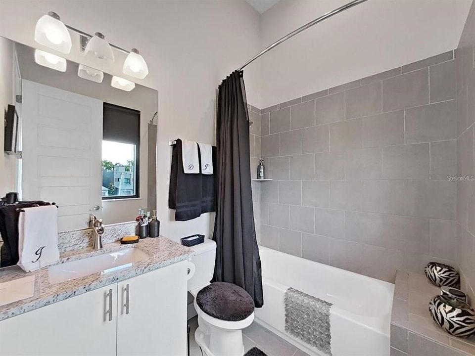 For Rent: $3,450 (3 beds, 3 baths, 1613 Square Feet)