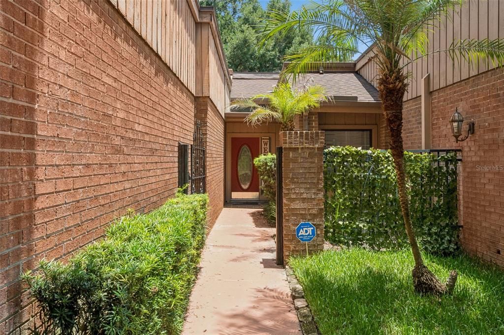 For Sale: $519,900 (4 beds, 2 baths, 2572 Square Feet)