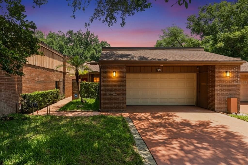 For Sale: $519,900 (4 beds, 2 baths, 2572 Square Feet)