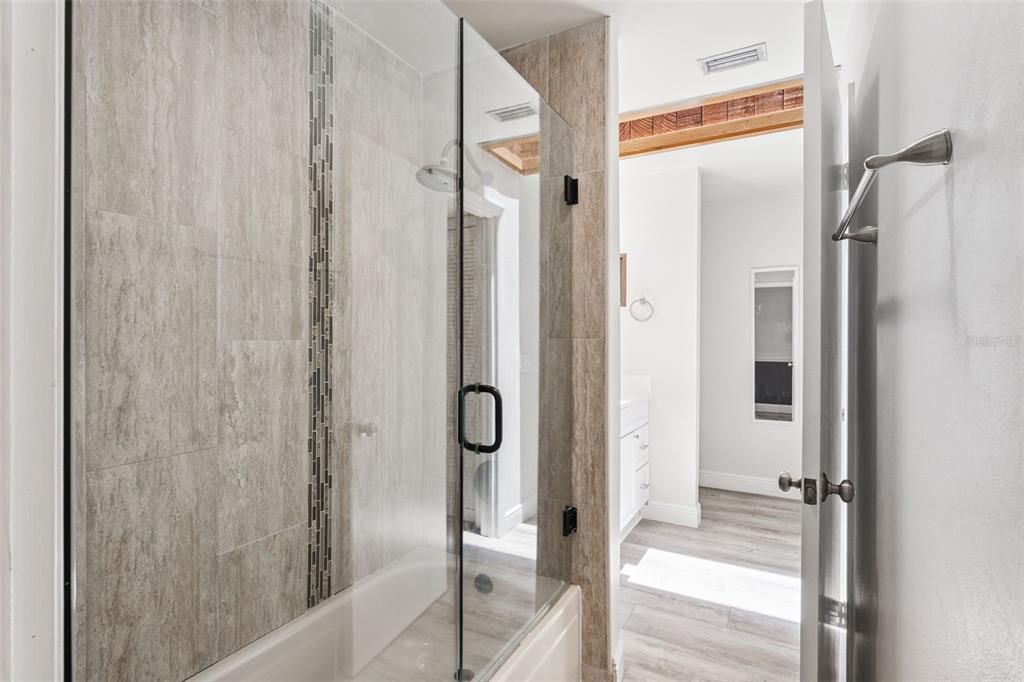 For Sale: $519,900 (4 beds, 2 baths, 2572 Square Feet)