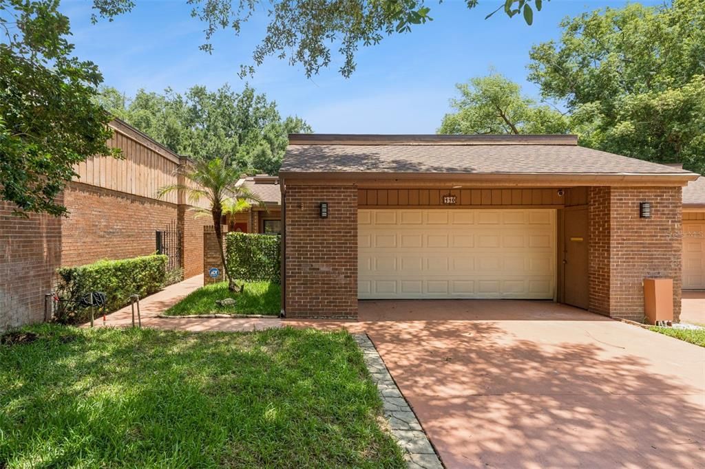 For Sale: $519,900 (4 beds, 2 baths, 2572 Square Feet)