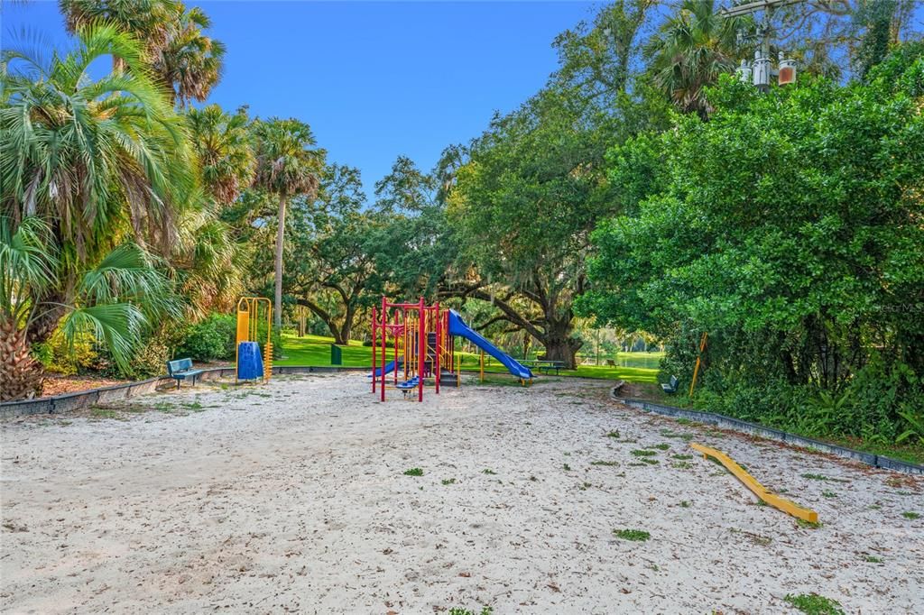 For Sale: $519,900 (4 beds, 2 baths, 2572 Square Feet)