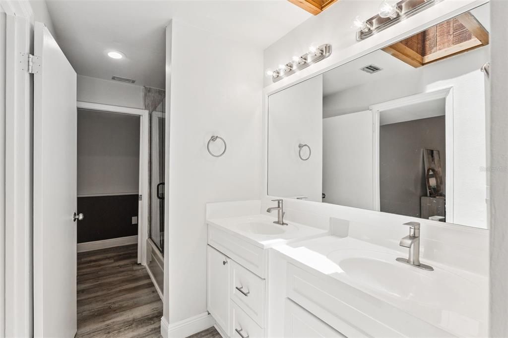 For Sale: $519,900 (4 beds, 2 baths, 2572 Square Feet)