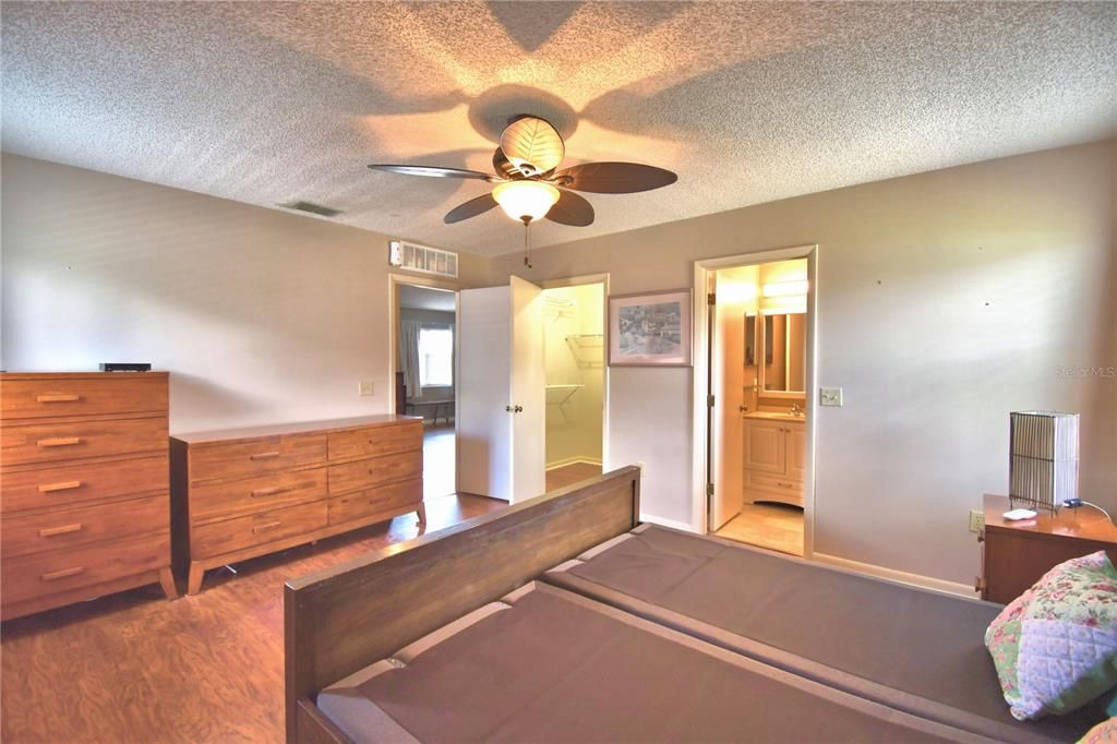 En Venta: $230,000 (2 camas, 2 baños, 1180 Pies cuadrados)
