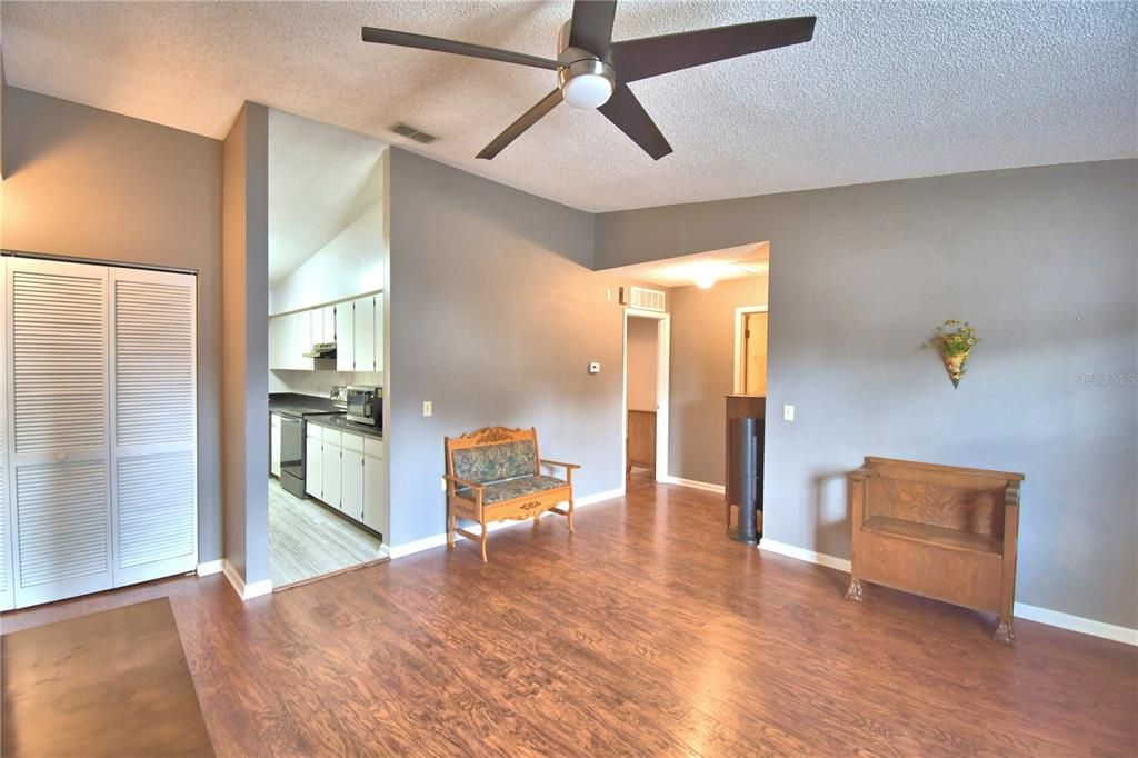 En Venta: $230,000 (2 camas, 2 baños, 1180 Pies cuadrados)