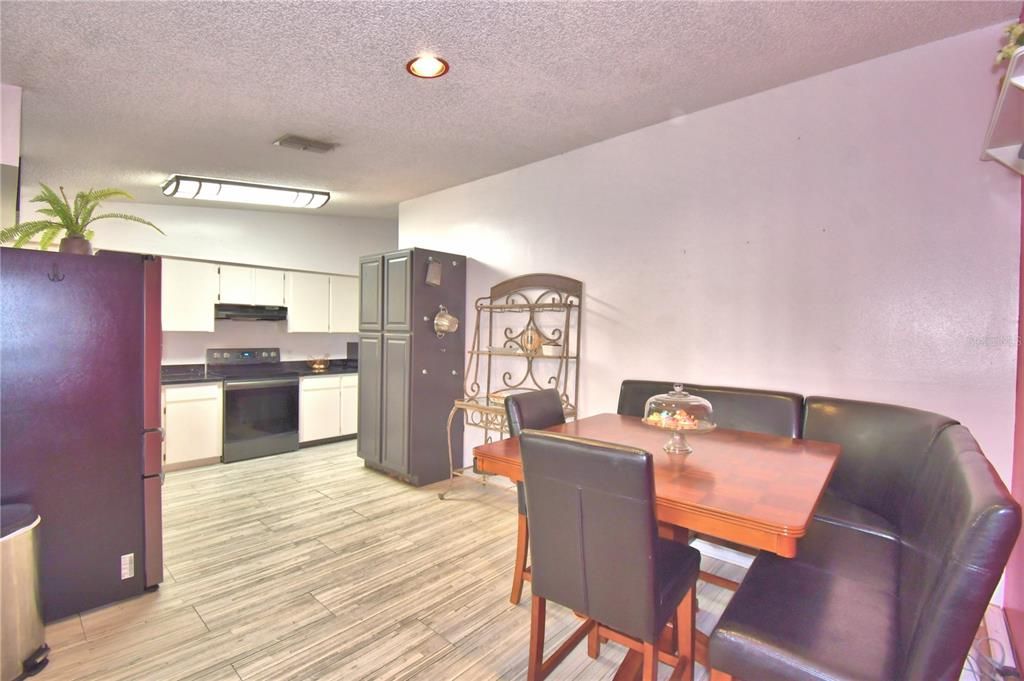 En Venta: $230,000 (2 camas, 2 baños, 1180 Pies cuadrados)