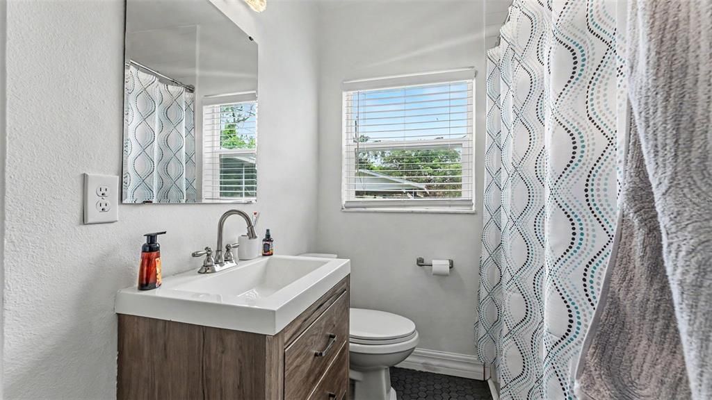 Active With Contract: $240,000 (4 beds, 2 baths, 1638 Square Feet)
