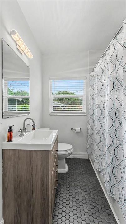 Active With Contract: $240,000 (4 beds, 2 baths, 1638 Square Feet)
