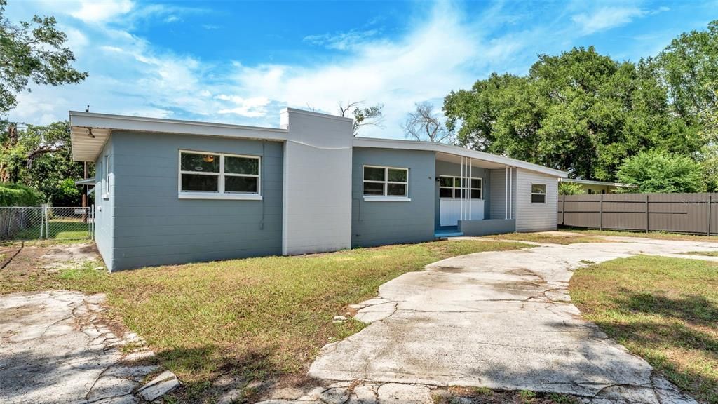 Active With Contract: $240,000 (4 beds, 2 baths, 1638 Square Feet)