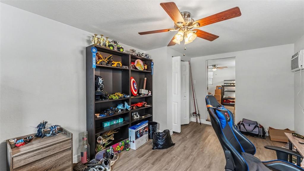 Active With Contract: $240,000 (4 beds, 2 baths, 1638 Square Feet)