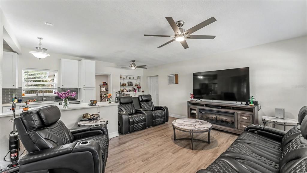 Active With Contract: $240,000 (4 beds, 2 baths, 1638 Square Feet)
