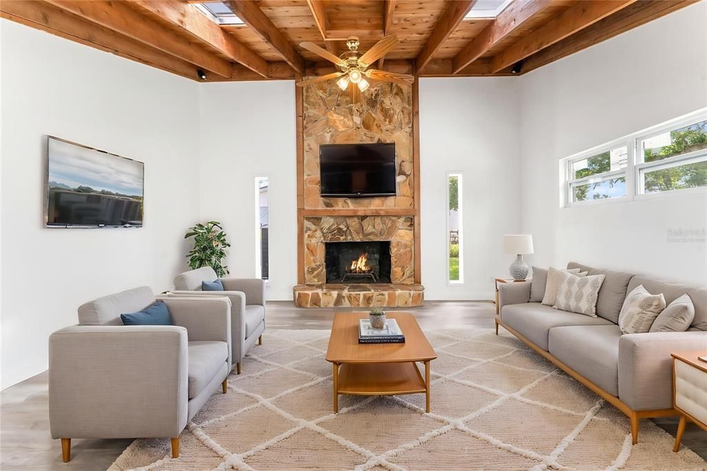 En Venta: $330,000 (3 camas, 2 baños, 1403 Pies cuadrados)