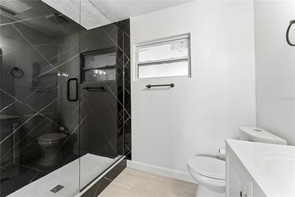 En Venta: $330,000 (3 camas, 2 baños, 1403 Pies cuadrados)