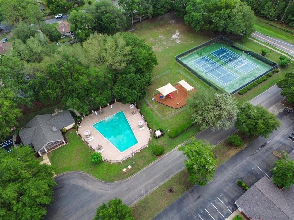For Sale: $226,500 (2 beds, 1 baths, 1244 Square Feet)