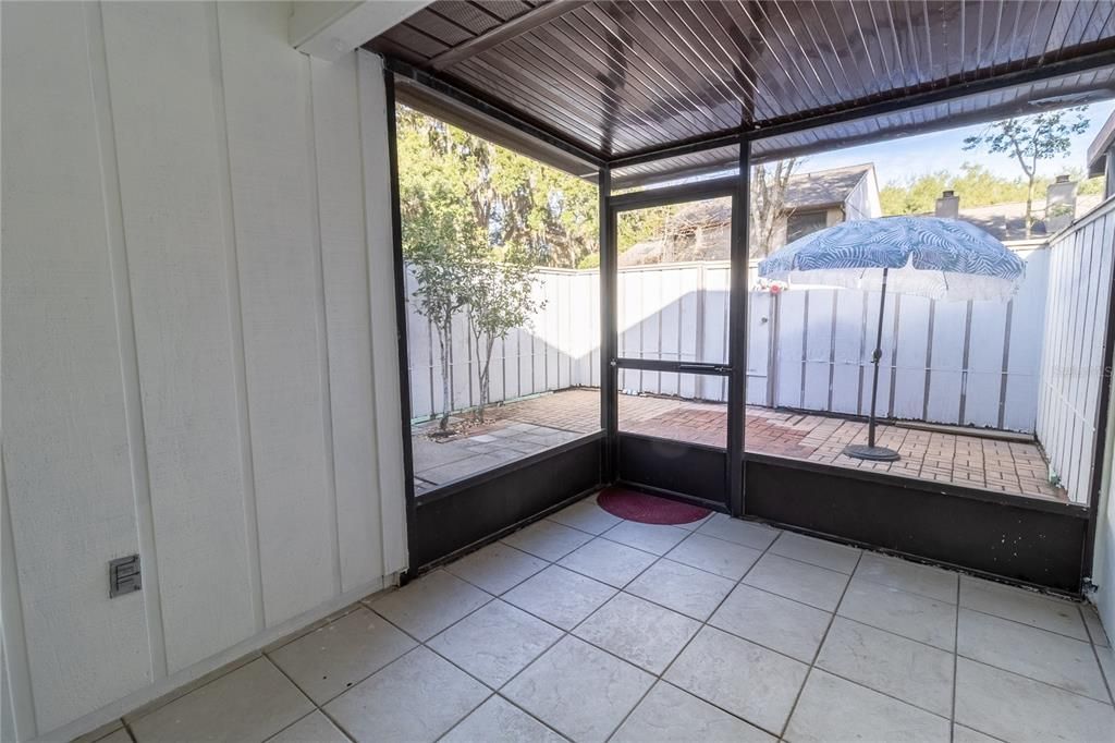 For Sale: $226,500 (2 beds, 1 baths, 1244 Square Feet)
