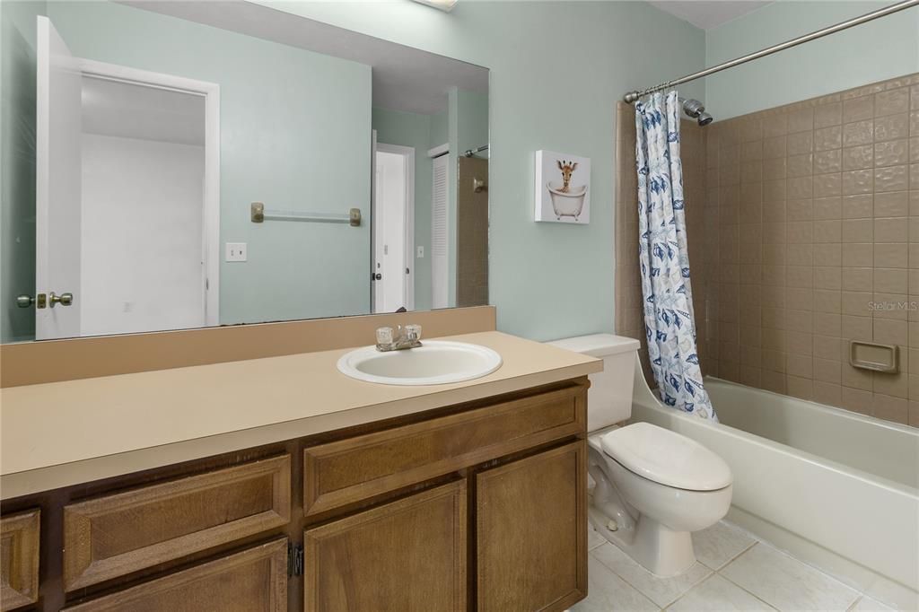 For Sale: $226,500 (2 beds, 1 baths, 1244 Square Feet)