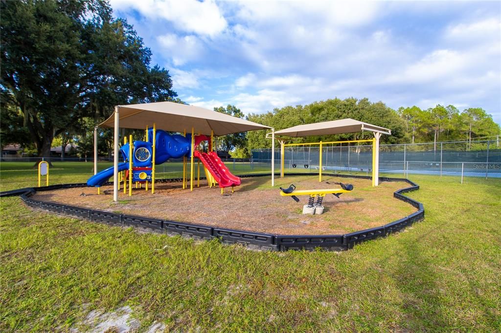 For Sale: $226,500 (2 beds, 1 baths, 1244 Square Feet)