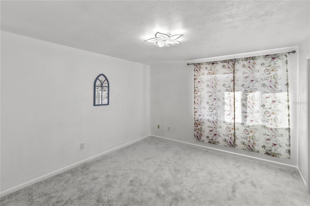 For Sale: $226,500 (2 beds, 1 baths, 1244 Square Feet)