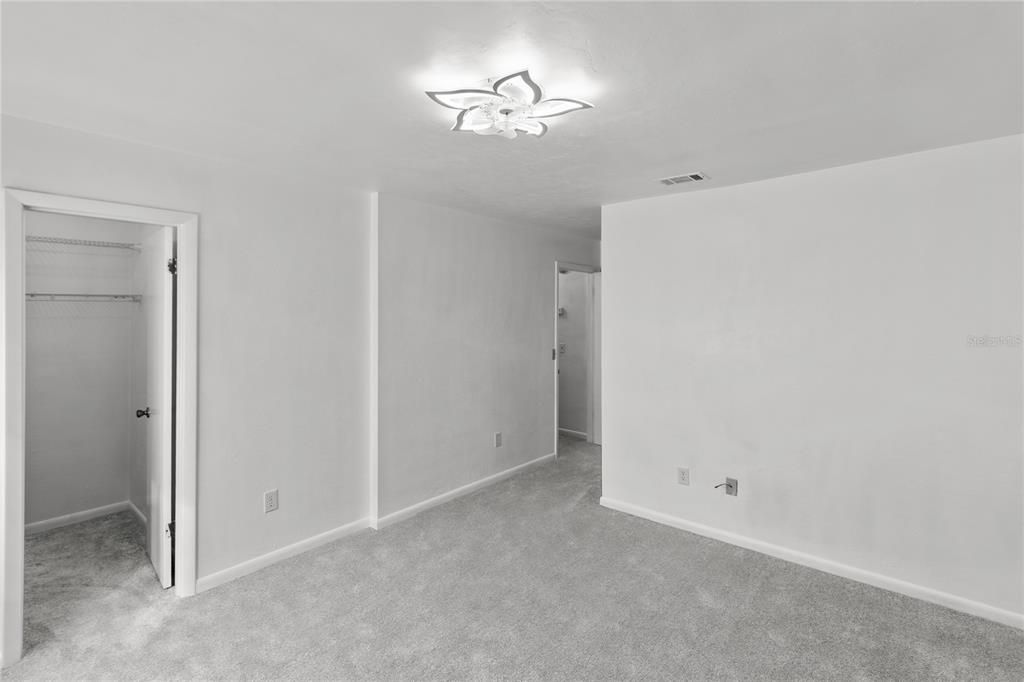 For Sale: $226,500 (2 beds, 1 baths, 1244 Square Feet)