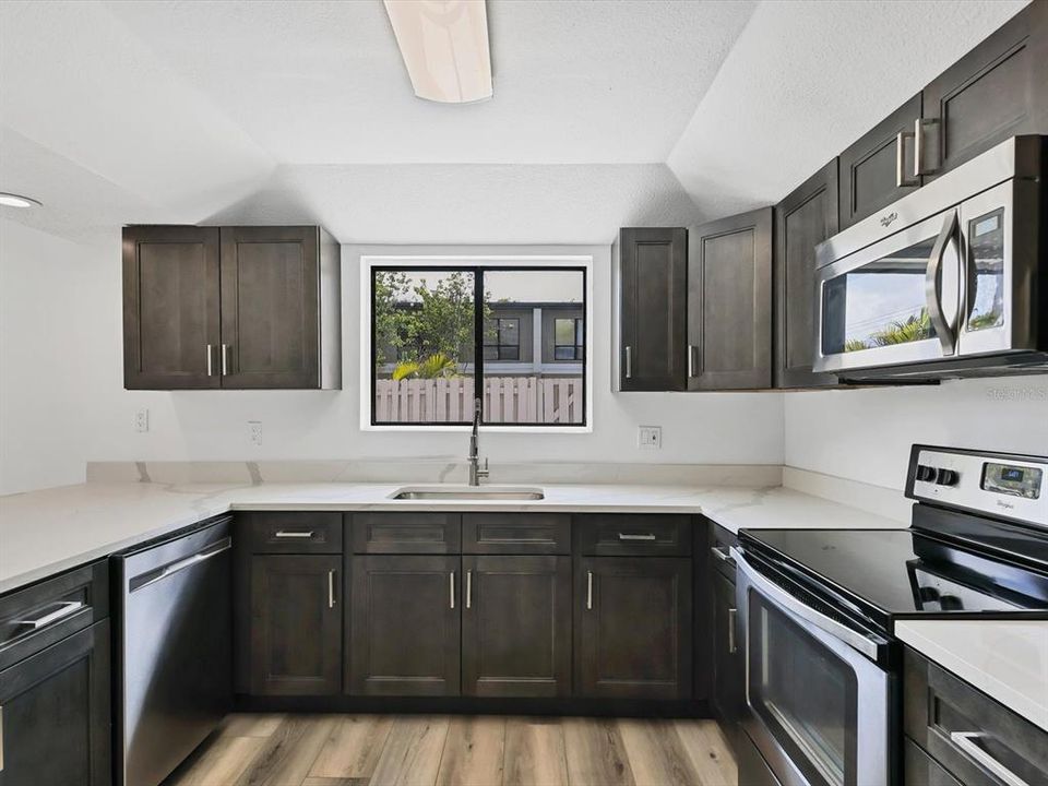 En Venta: $195,000 (4 camas, 2 baños, 1630 Pies cuadrados)