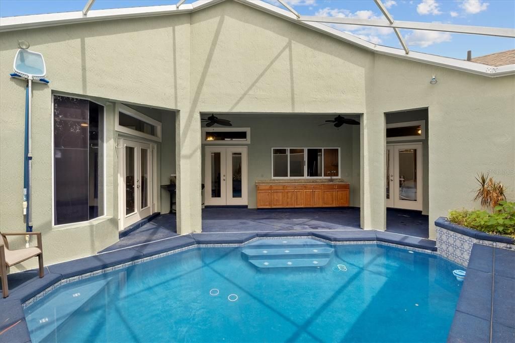 For Sale: $549,000 (4 beds, 2 baths, 2392 Square Feet)