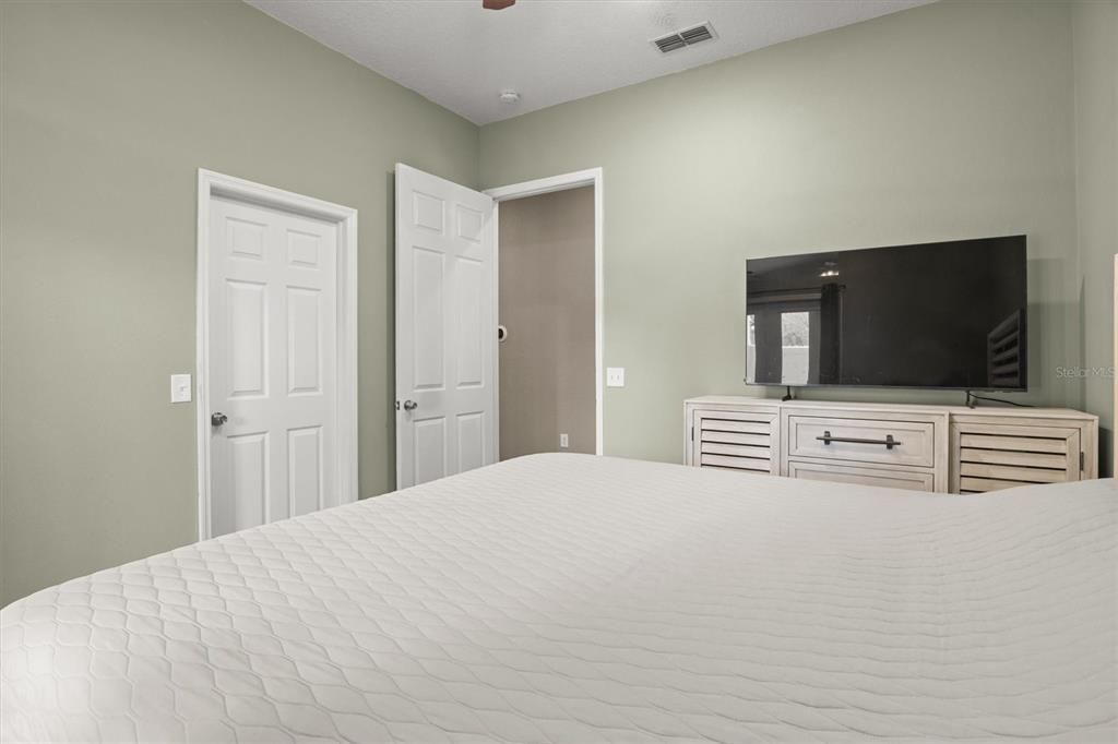 For Sale: $549,000 (4 beds, 2 baths, 2392 Square Feet)