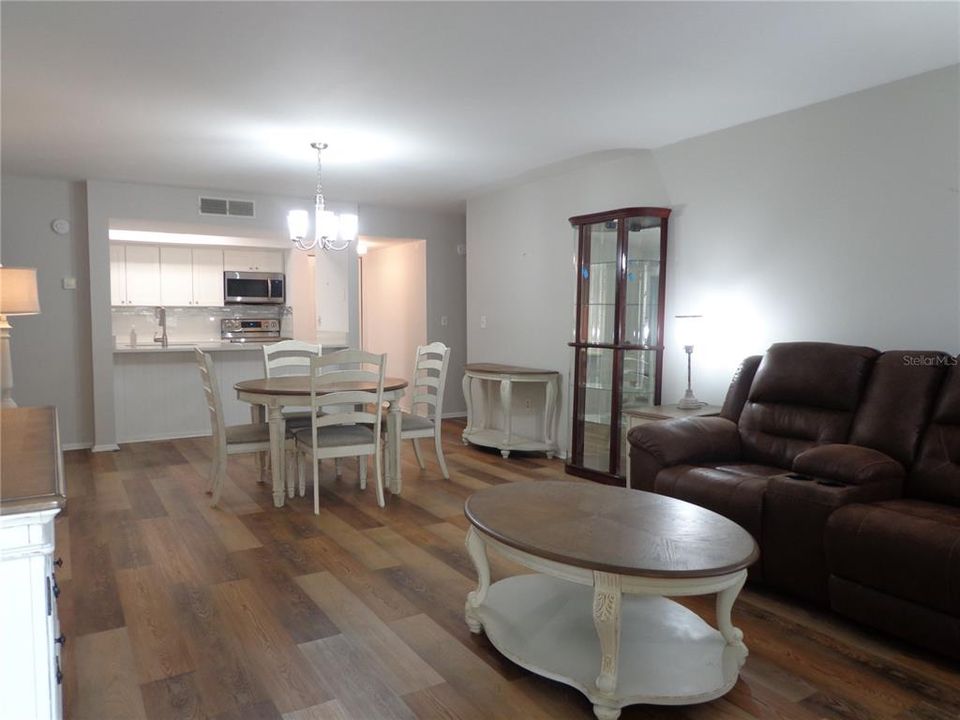 Под контрактом: $184,999 (2 спален, 2 ванн, 1032 Квадратных фут)
