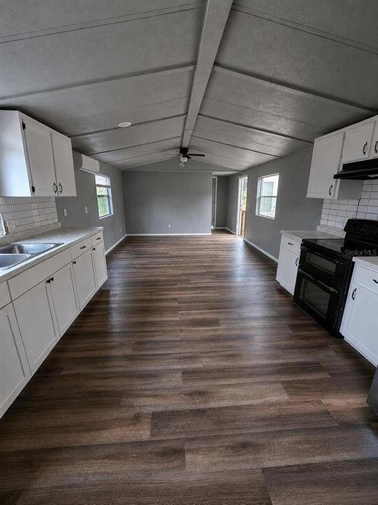 For Sale: $168,500 (2 beds, 2 baths, 840 Square Feet)