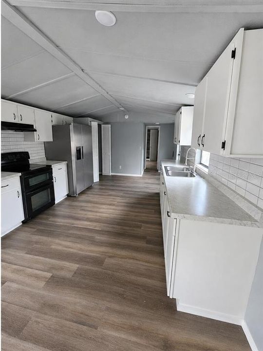 For Sale: $168,500 (2 beds, 2 baths, 840 Square Feet)