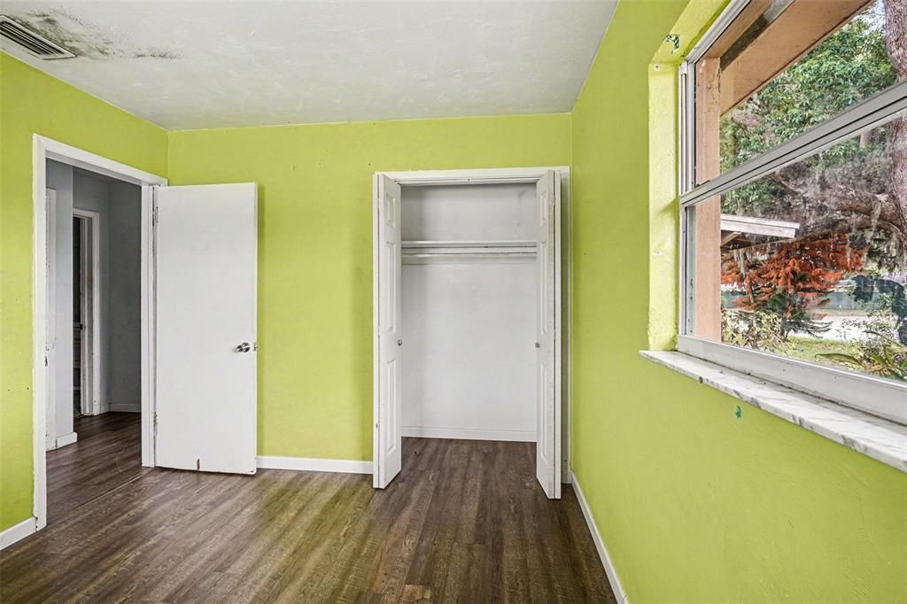 На продажу: $180,000 (3 спален, 1 ванн, 950 Квадратных фут)