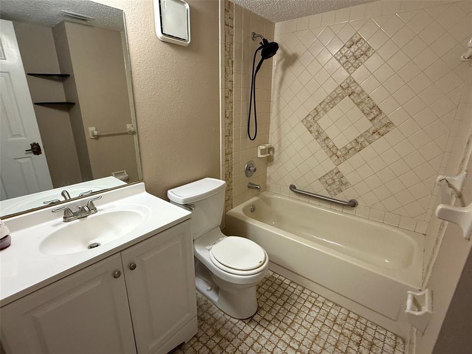 For Sale: $99,900 (2 beds, 2 baths, 1245 Square Feet)